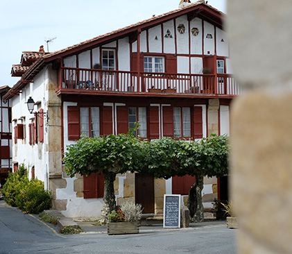 Maison basque en randonnée à Sare - PVillemejane