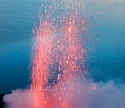 Eruption volcan Stomboli, Iles Eolioennes, Italie