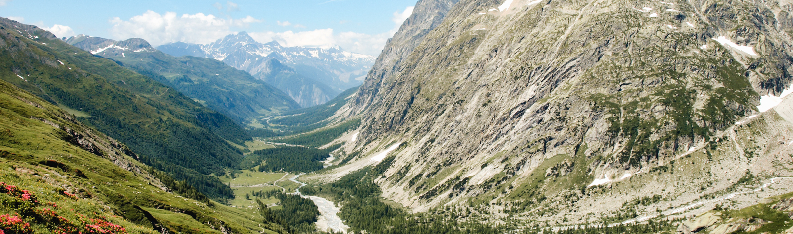 Unsplash Simon Fitall Randonnée dans les Alpes