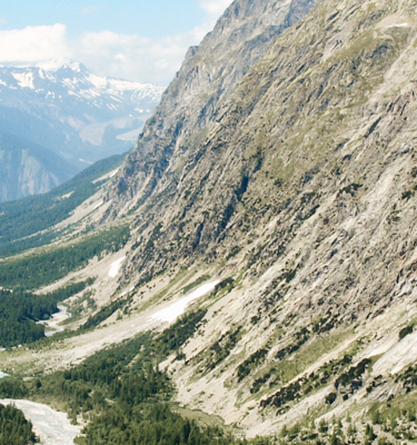 Unsplash Simon Fitall Randonnée dans les Alpes