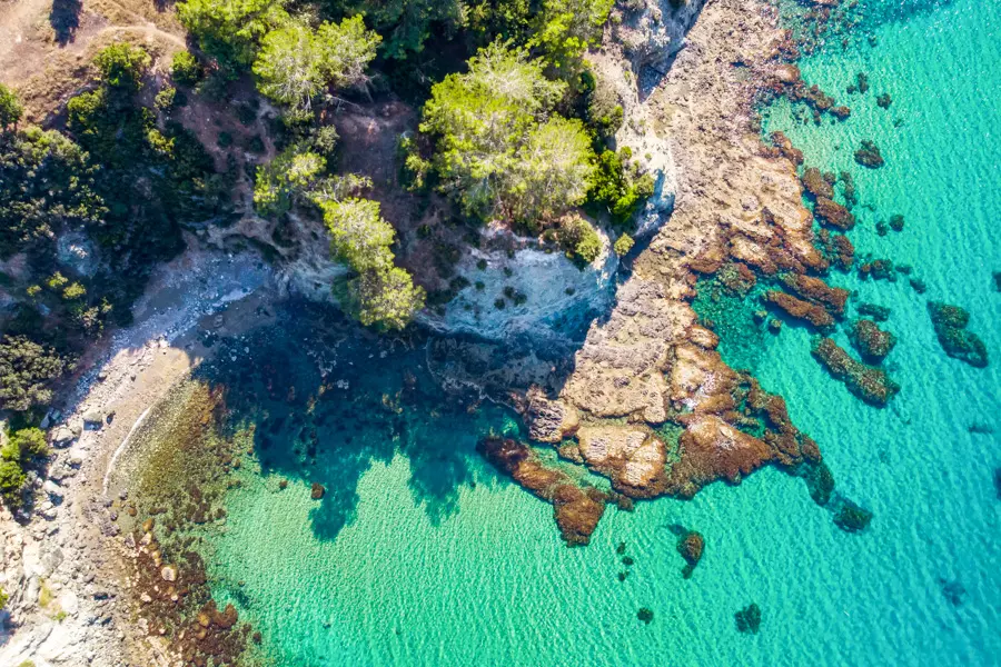 Eau turquoise sur l'île de Chypre