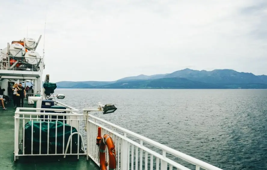 Ferry pour l'île d'Arran, arrivée à Brodick