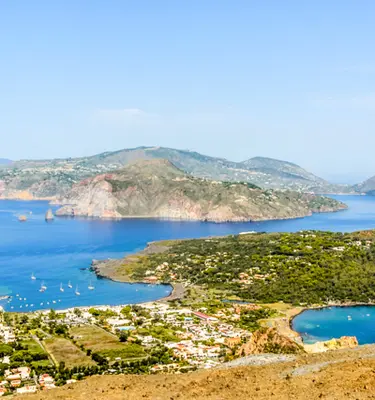 iles-eoliennes-alessandrodepol-adobestock