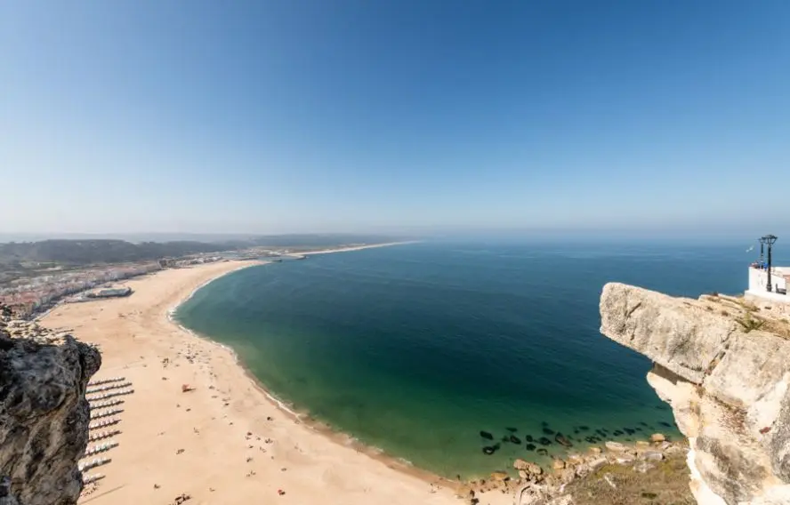 Passage par Nazaré et ses plages incontournables