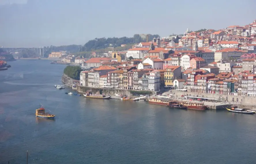 Ville vallonnée de Porto 