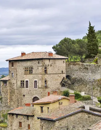 village-medieval-malleval