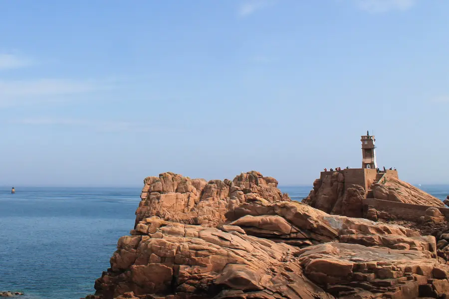 Phare à la pointe nord de l'île de Brehat