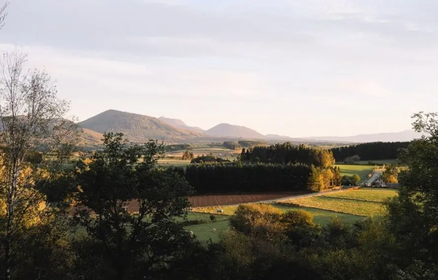 B. Courbin Randonnée pédestre du cœur d'un volcan