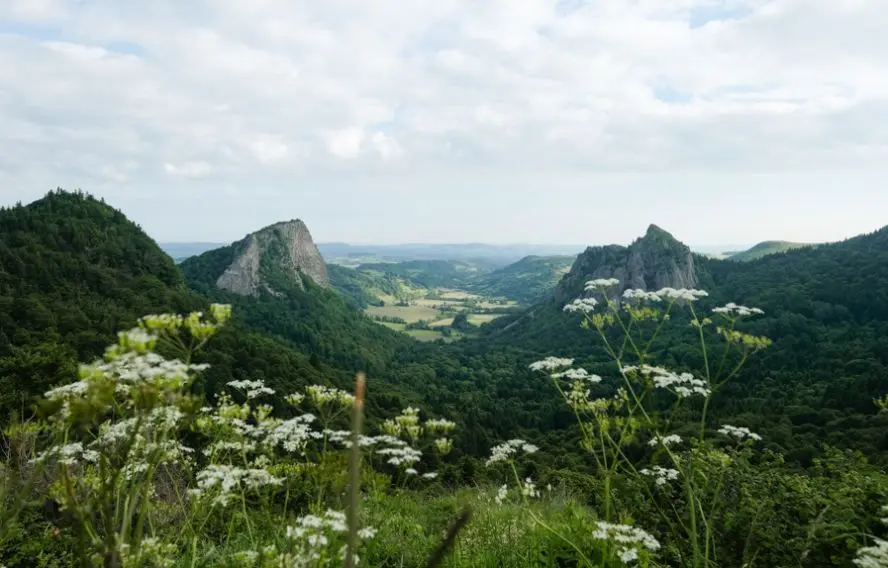 Vue sur les roches Tuilière et Sanadoire