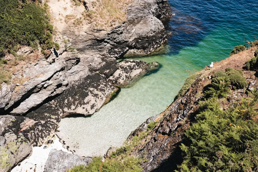 Crique à l'eau turquoise