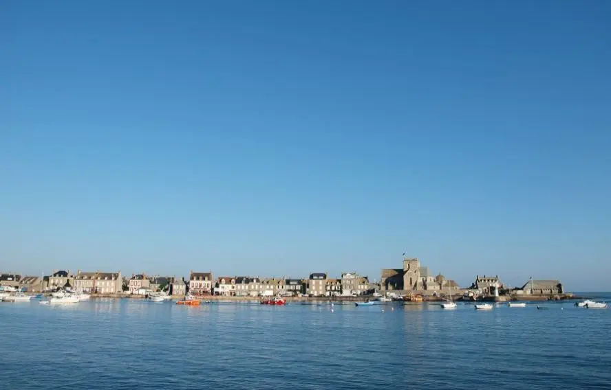 Vue sur un petit port