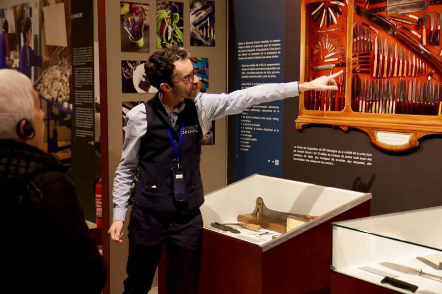 Visite du musée Opinel avec un guide