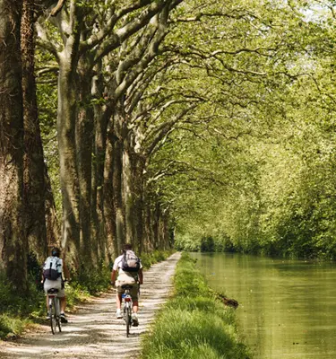 village-typique-canal-midi-velo