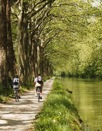 psaintjean village-typique-canal-midi-velo