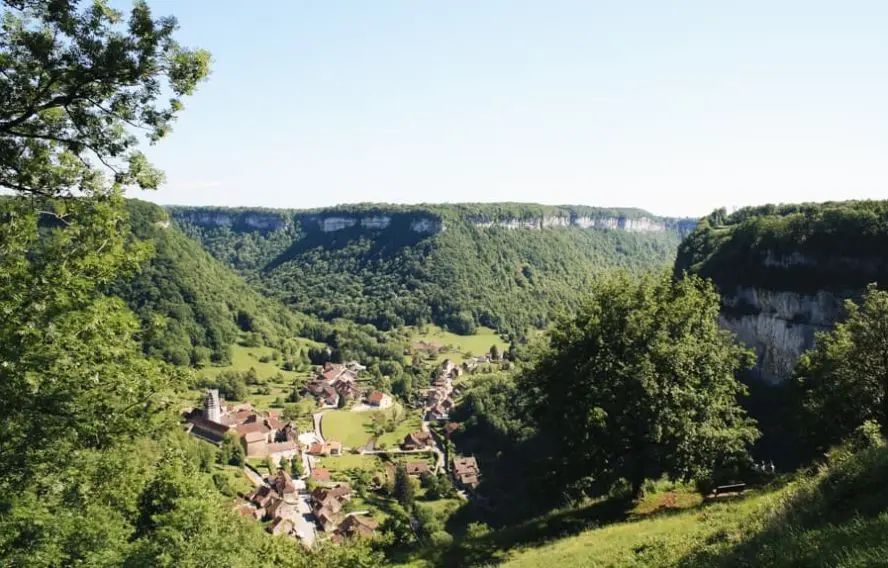 Beaume-les-Messieurs parmi les plus beaux villages de France