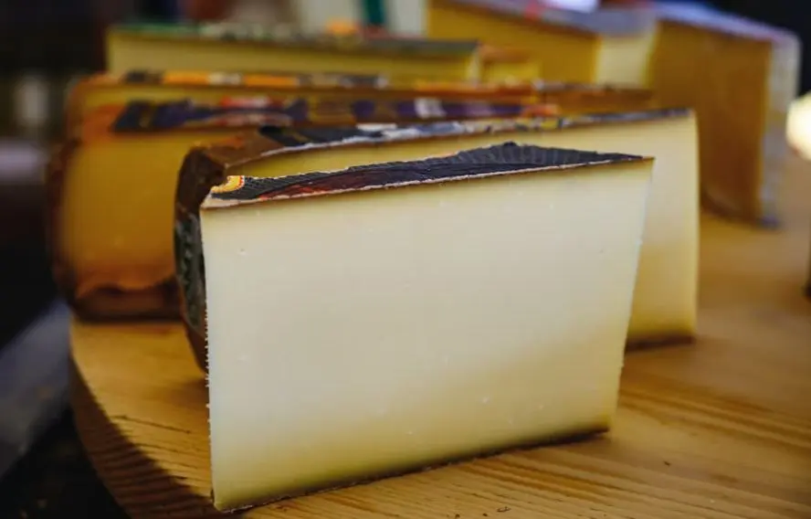 Morceaux de comté de la ferme Poligny