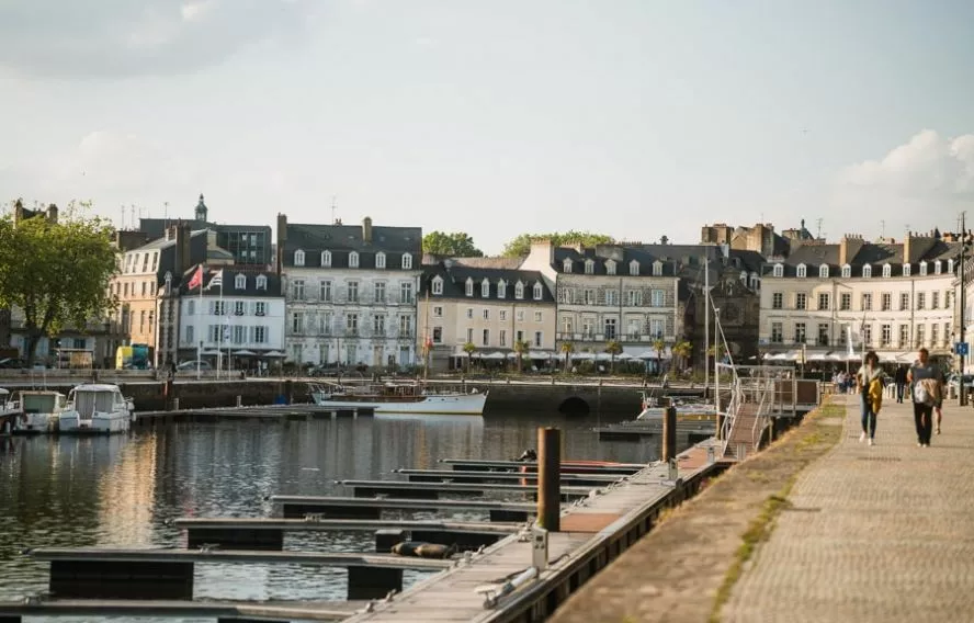 Découverte de villes et villages authentiques : Vannes, Auray, La Trinité, Saint-Cado...