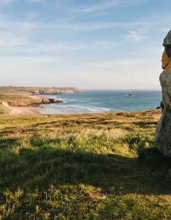 menhir-plage-de-la-palue-pointe-de-lostmarch