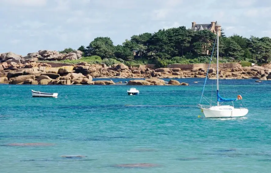 J. Heyte Bateau sur la Côte de Granit Rose