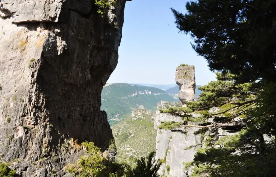 C.Deffner Formation rocheuse dans les Gorges du Tarn