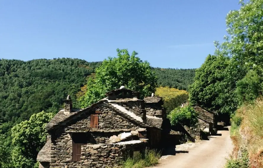 P. Saint-Jean Hameau de Castagnols, mont Lozère