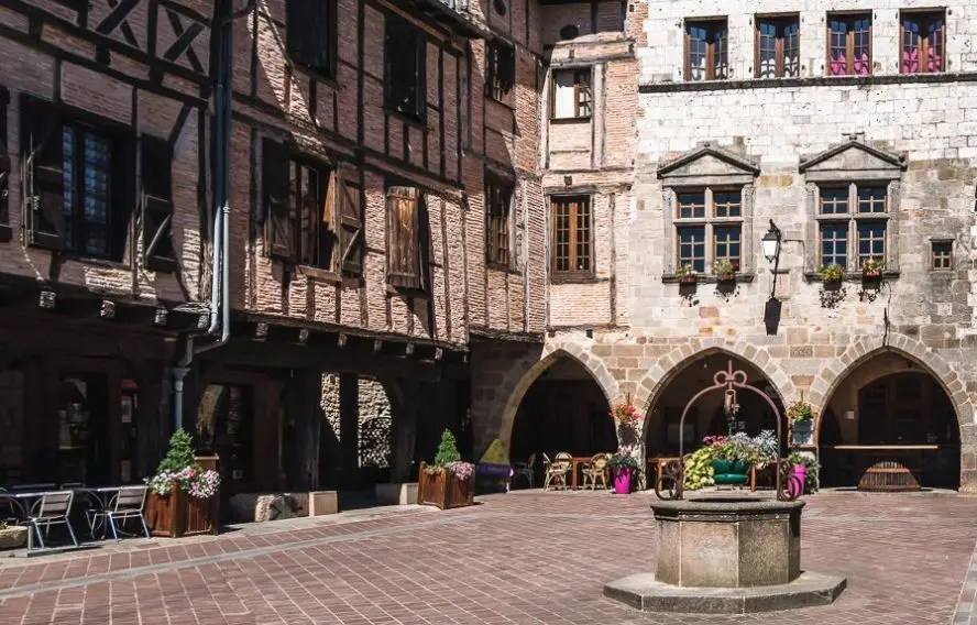 Place de Castelnau-de-Montmiral