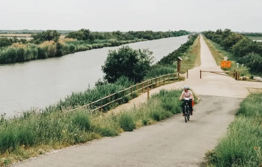 Randonnée à velo au bord du canal