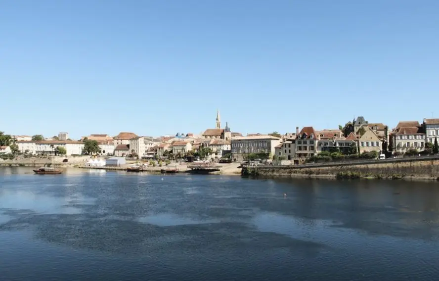 Bergerac avec son port sur la Dordogne, Périgord