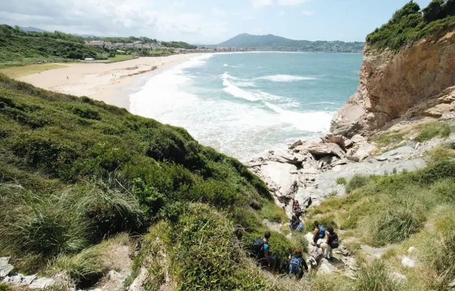 Descente sur le sentier littoral en direction de Saint-Jean de Luz