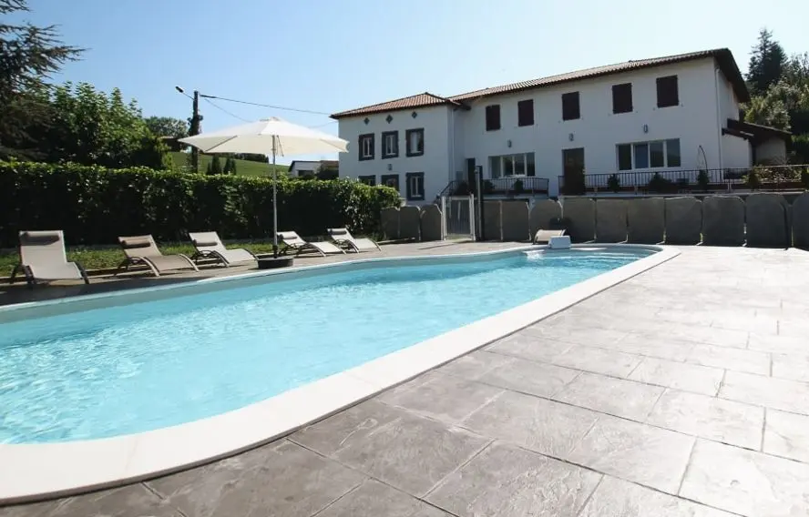 Piscine de l'hébergement au coeur du pays Basque