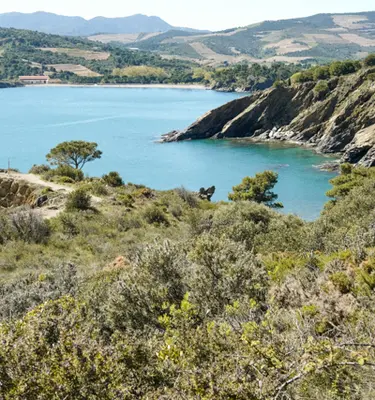 collioure-cadaques-de-plage-en-sommet