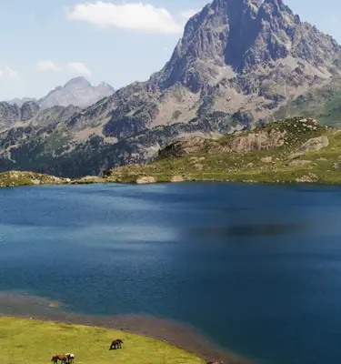 pic-midi-ossau-pyrenees
