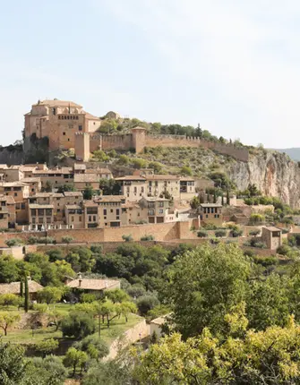 isacco-adobestock village-medievakl-alquezar