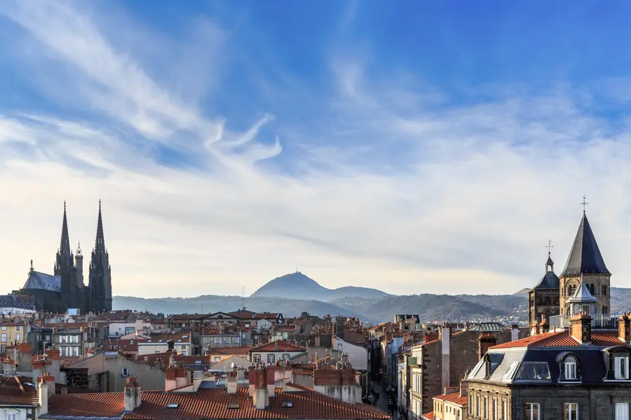 thomasthzac23 adobestock Arrivée à Clermont-Ferrand