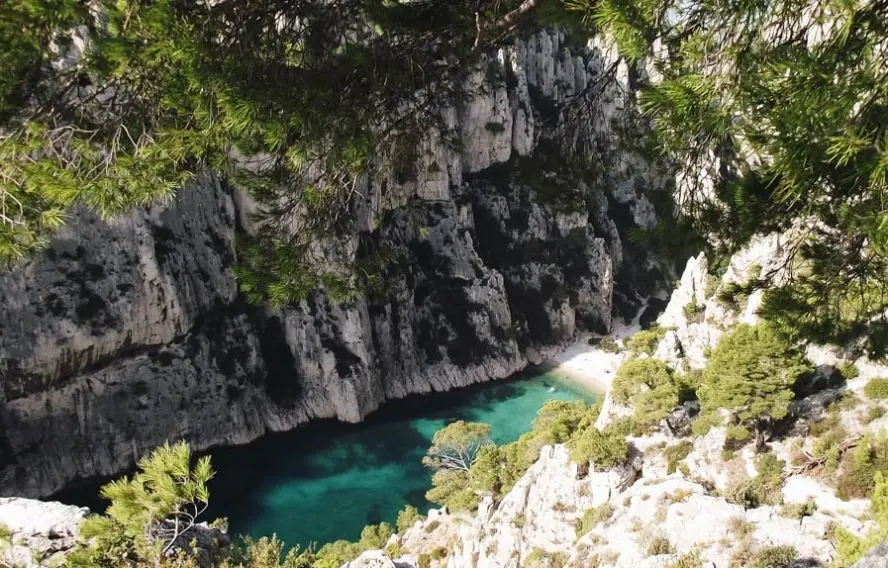 Calanques aux eaux turquoise