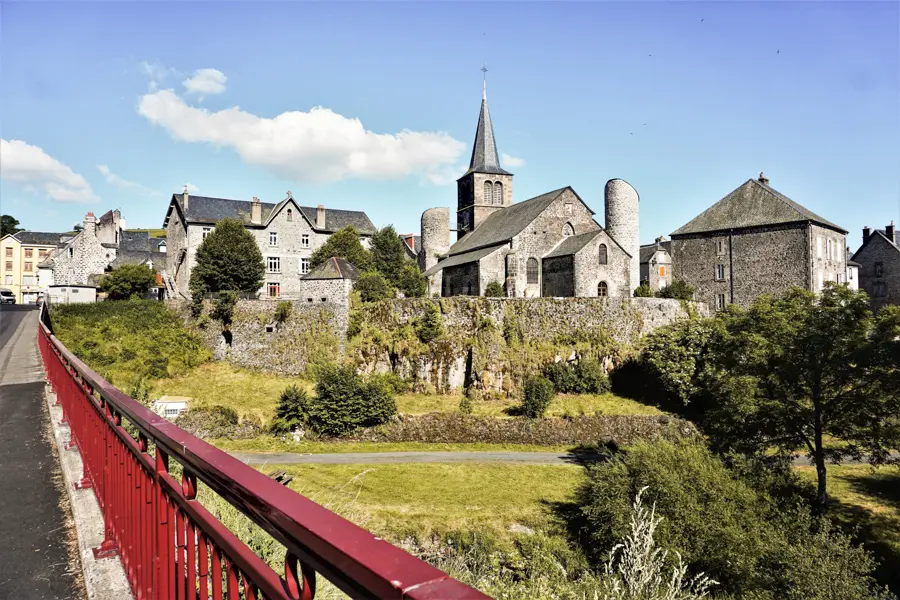 Visite du charmant village d'Allanche