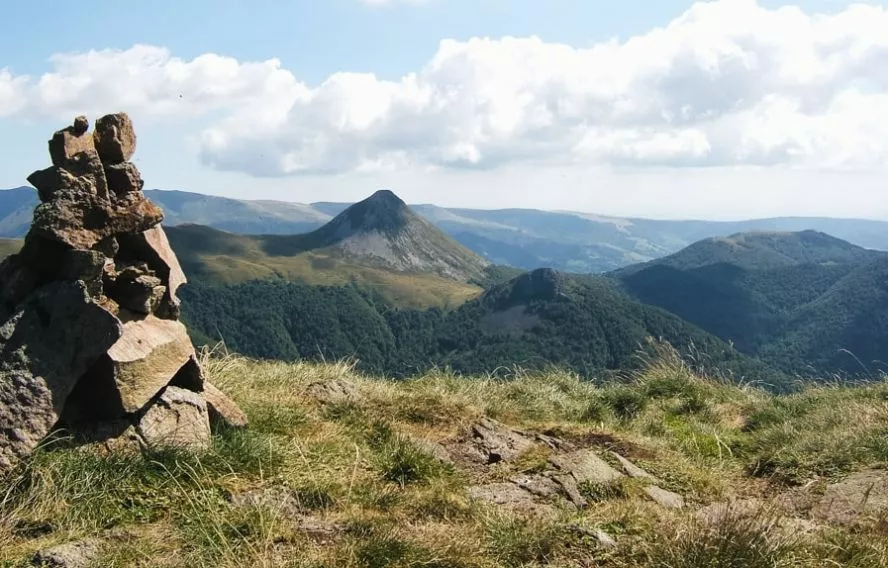 Le puy Griou vue du sommet  du Peyre Arse