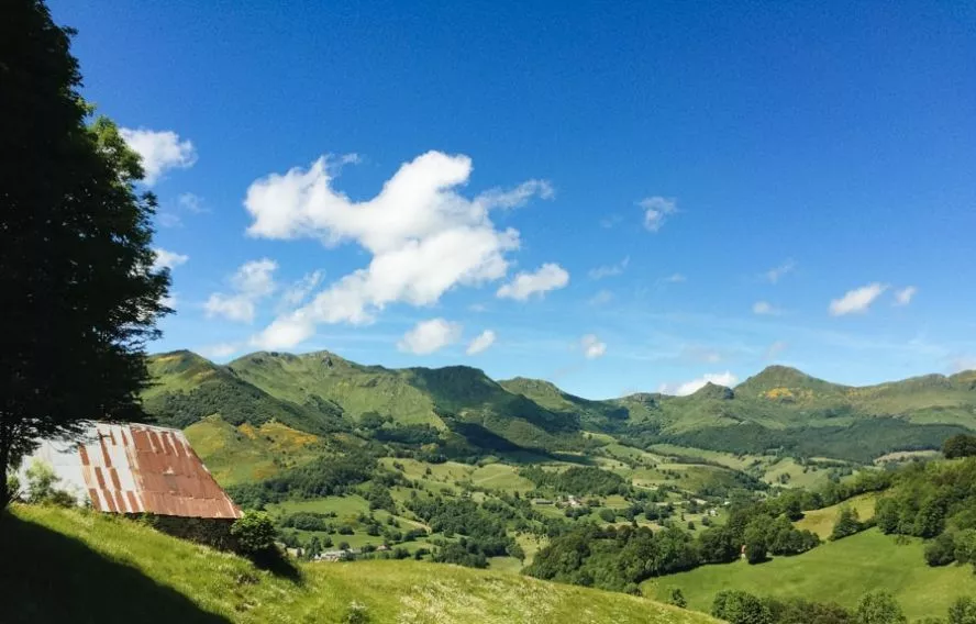 Vallée de Mandailles vue sur les crêtes et le puy Mary