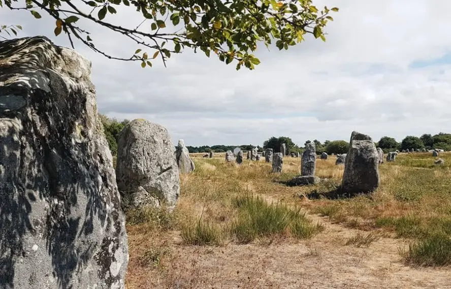 Les célèbres alignements de menhirs de Carnac