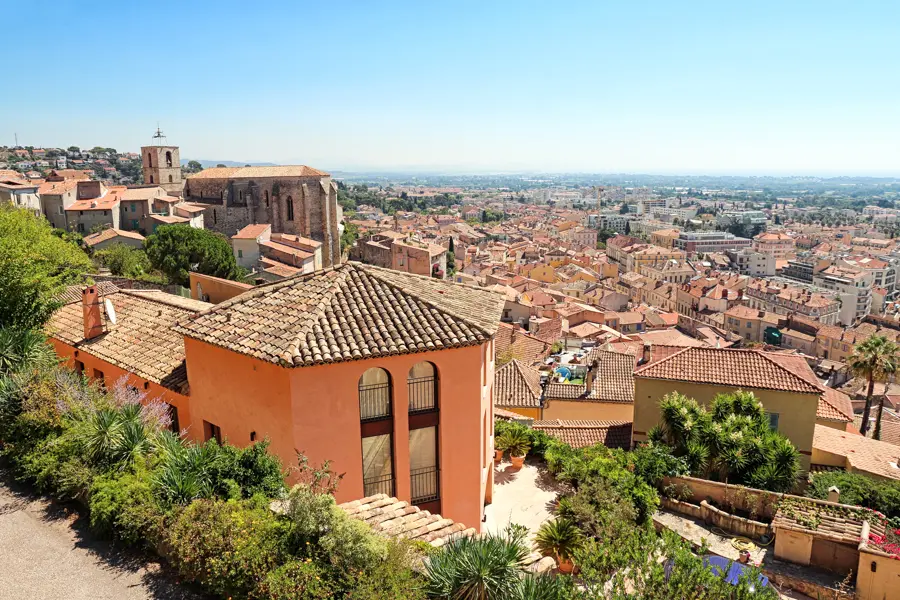 Arrivée dans la cité de charme de Hyères