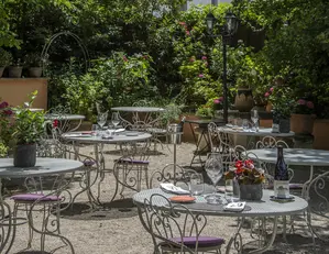 terrasse de l'hotel les florets