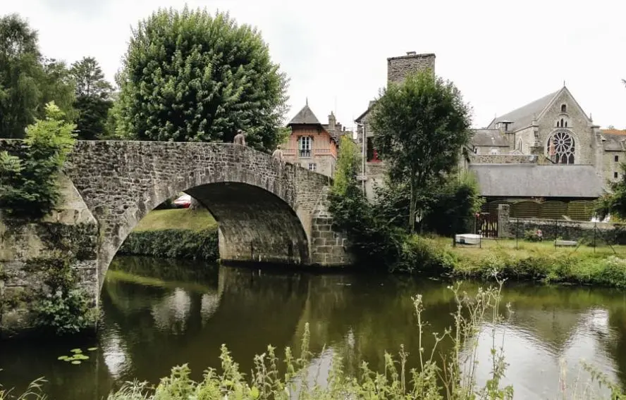 Village de Lehon, dans la vallée de la Rance