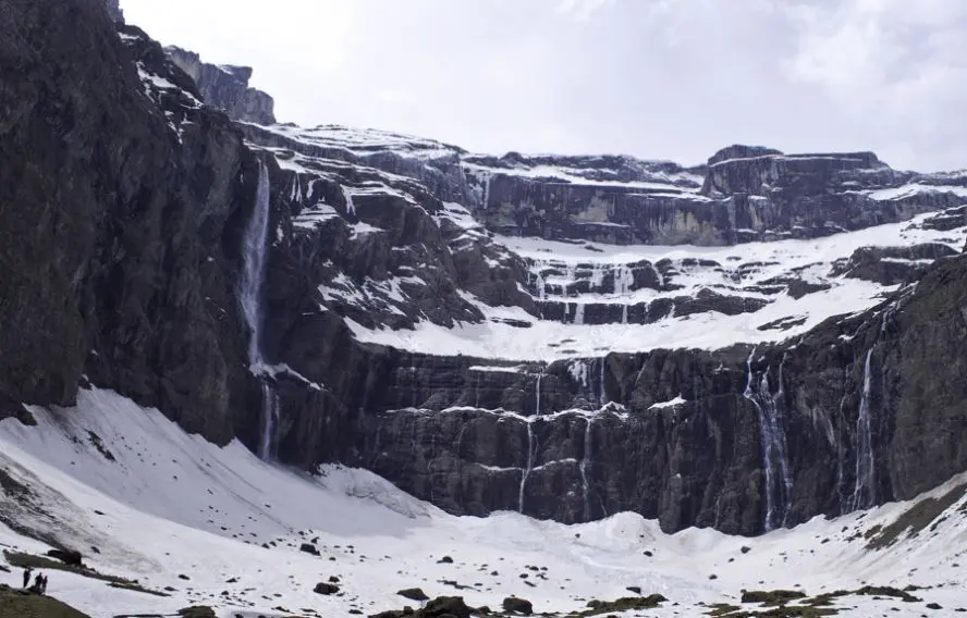 Néouvielle et Gavarnie en raquettes, bien-être à Luz-Saint-Sauveur