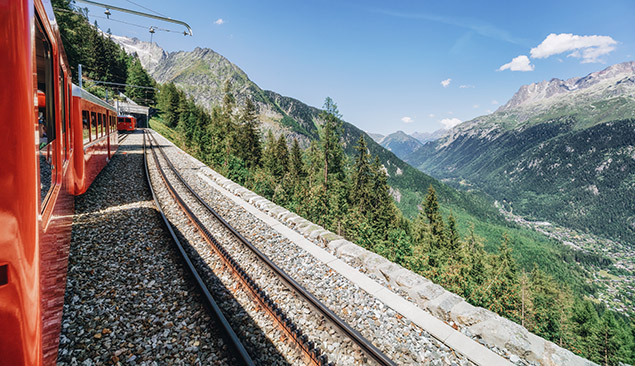 Découverte des panoramas du Mont-Blanc en randonnée - AdobeStock