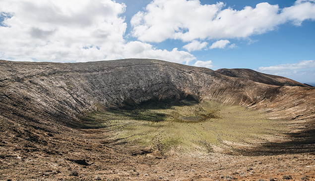 Cratère de la Caldera BLanca à Lanzarote - AdobeStock