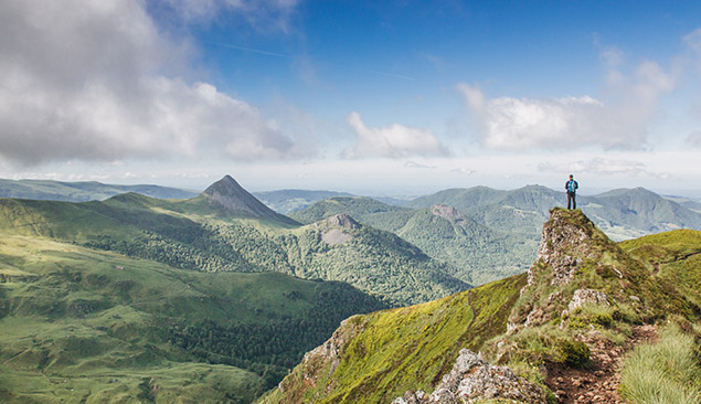 Panorama depuis le Plomb du Cantal - AdobeStock