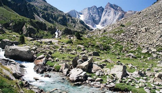 Cauterets, au coeur du Parc National des Pyrénées - Adobestock