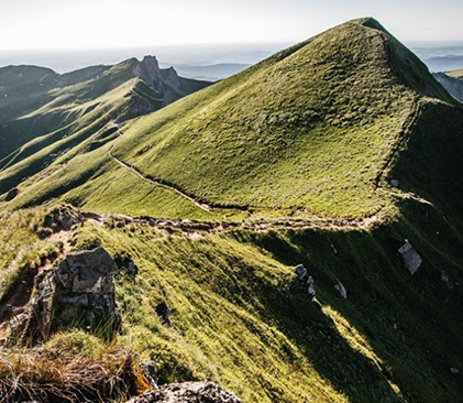 Vue sur les crêtes du Sancy en Auvergne - CRDTAFRobert