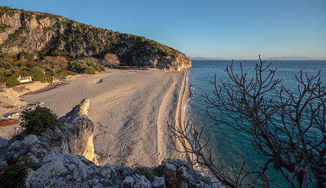 La plage et le canyon de Gjipe en Albanie - AdobeStock - Giuma