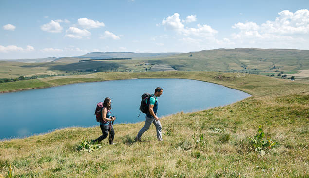 randonneurs dans la plaine du cantal